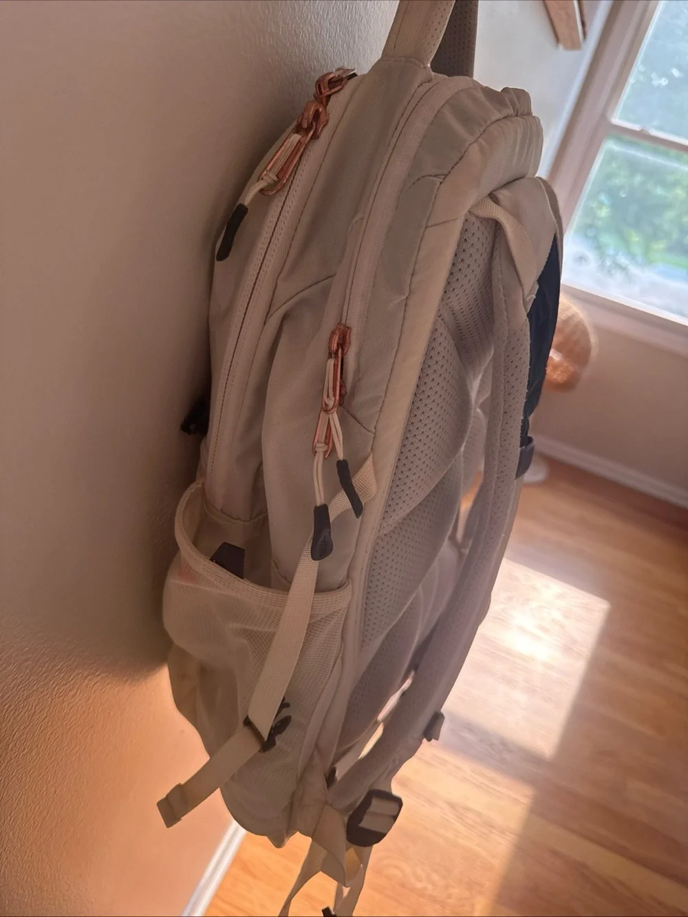 North Face Recon Luxe Women’s Backpack!  cream w/ rose gold metallic accents